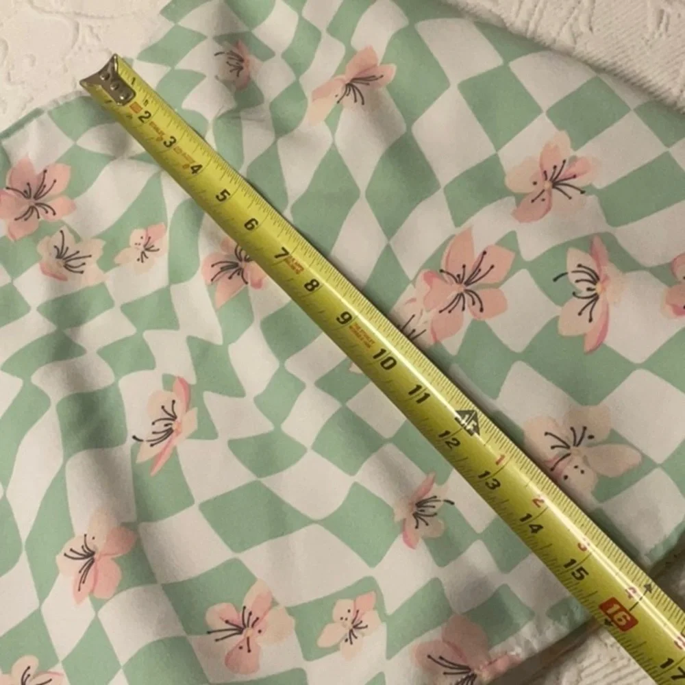 Hollister Green and Pink Floral Skirt. Small. Lined. Side zip.